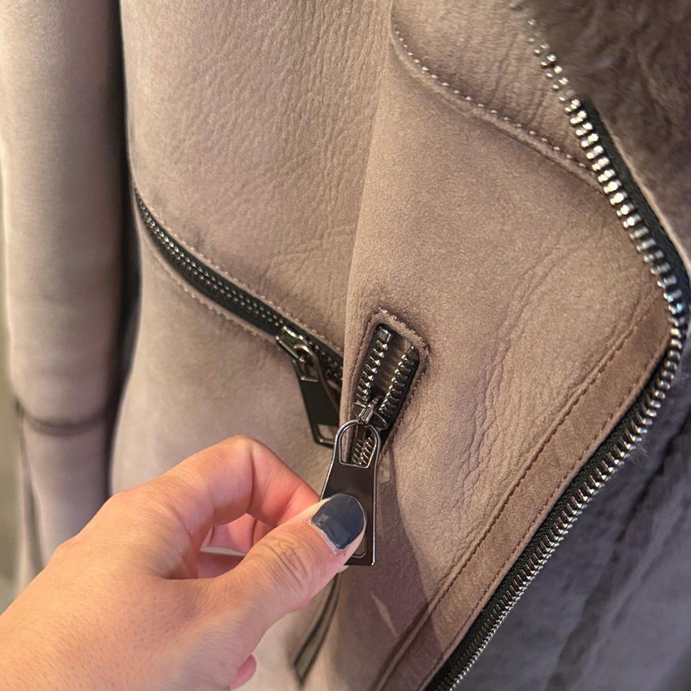 Women's Shearling Jacket - Picture 2 of 6